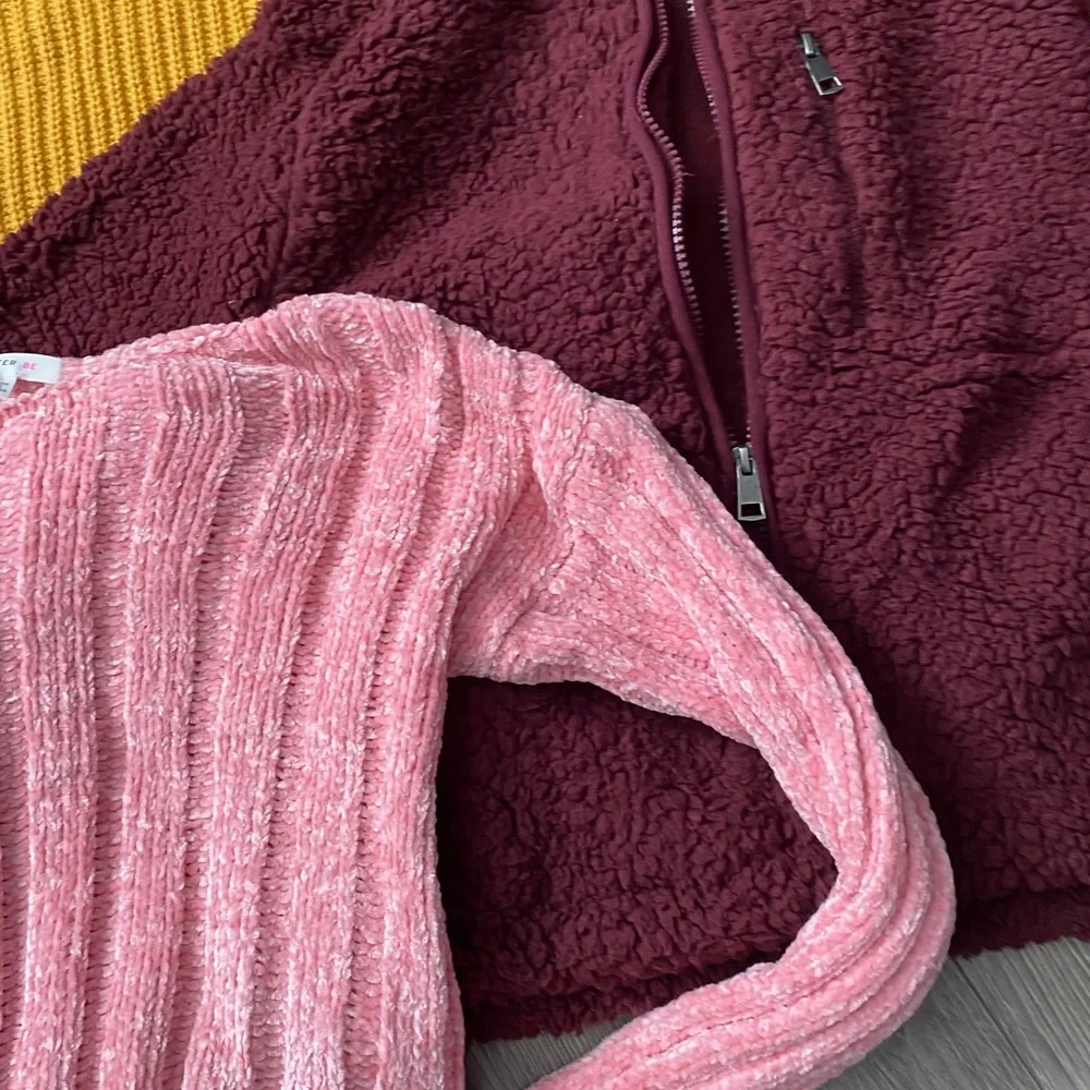 Crewneck pullover jacket tops 3 top sweater bundle - Picture 3 of 7